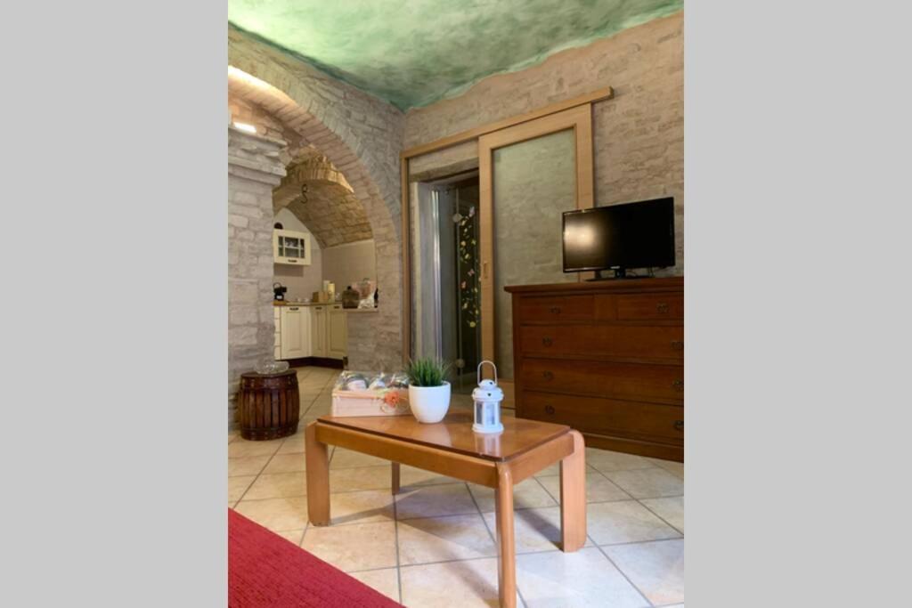 דירות Monterubbiano La Grotta - Casa Con Grotta Sotterranea מראה חיצוני תמונה